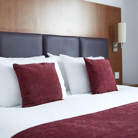 Otel Cross Keys By Chef & Brewer Collection