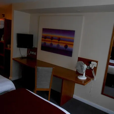 Cross Keys By Chef & Brewer Collection 3*